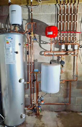 https://plumberwestperth.com.au/uploads/2025/06/commercial-plumbing-915367.jpg