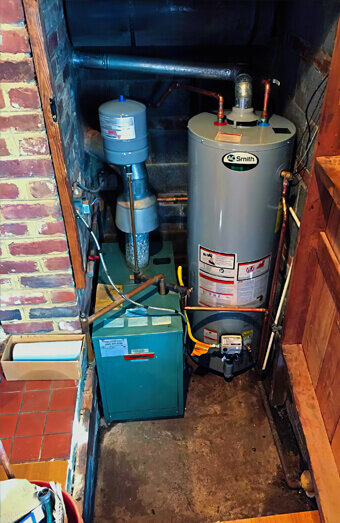 https://plumberwestperth.com.au/uploads/2025/06/hot-water-189087.jpg