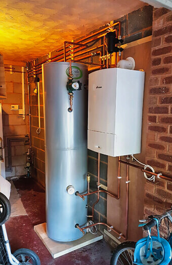 https://plumberwestperth.com.au/uploads/2025/06/hot-water-684599.jpg